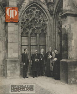 300291 Afbeelding van enkele genodigden tijdens de opening van de tentoonstelling van Vroeg Middeleeuwse Kunst, ...